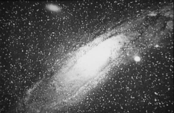 Primeira foto conhecidas da Galáxia de Andrômeda (em 1887).