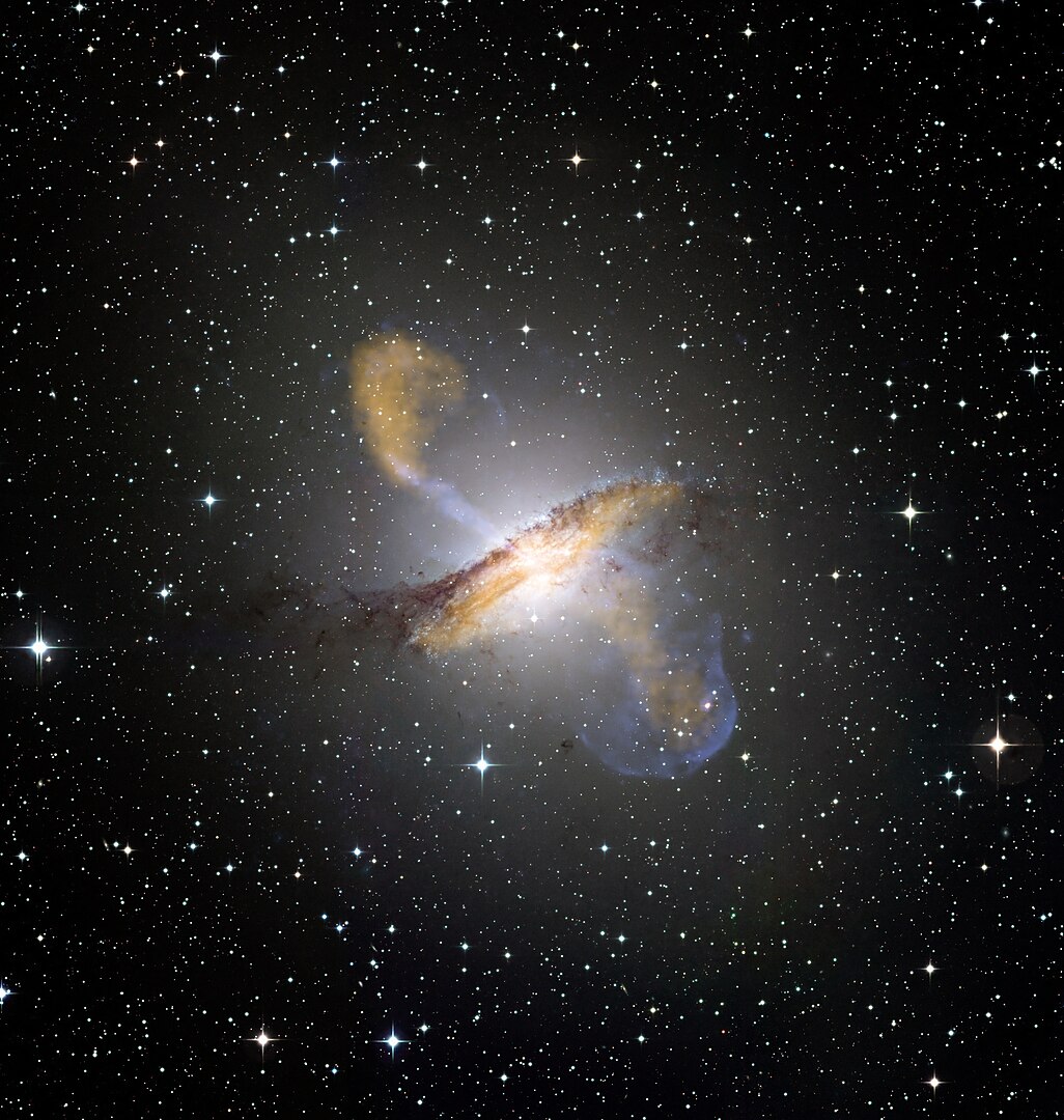 Centaurus A, um núcleo galáctico ativo (AGN)
